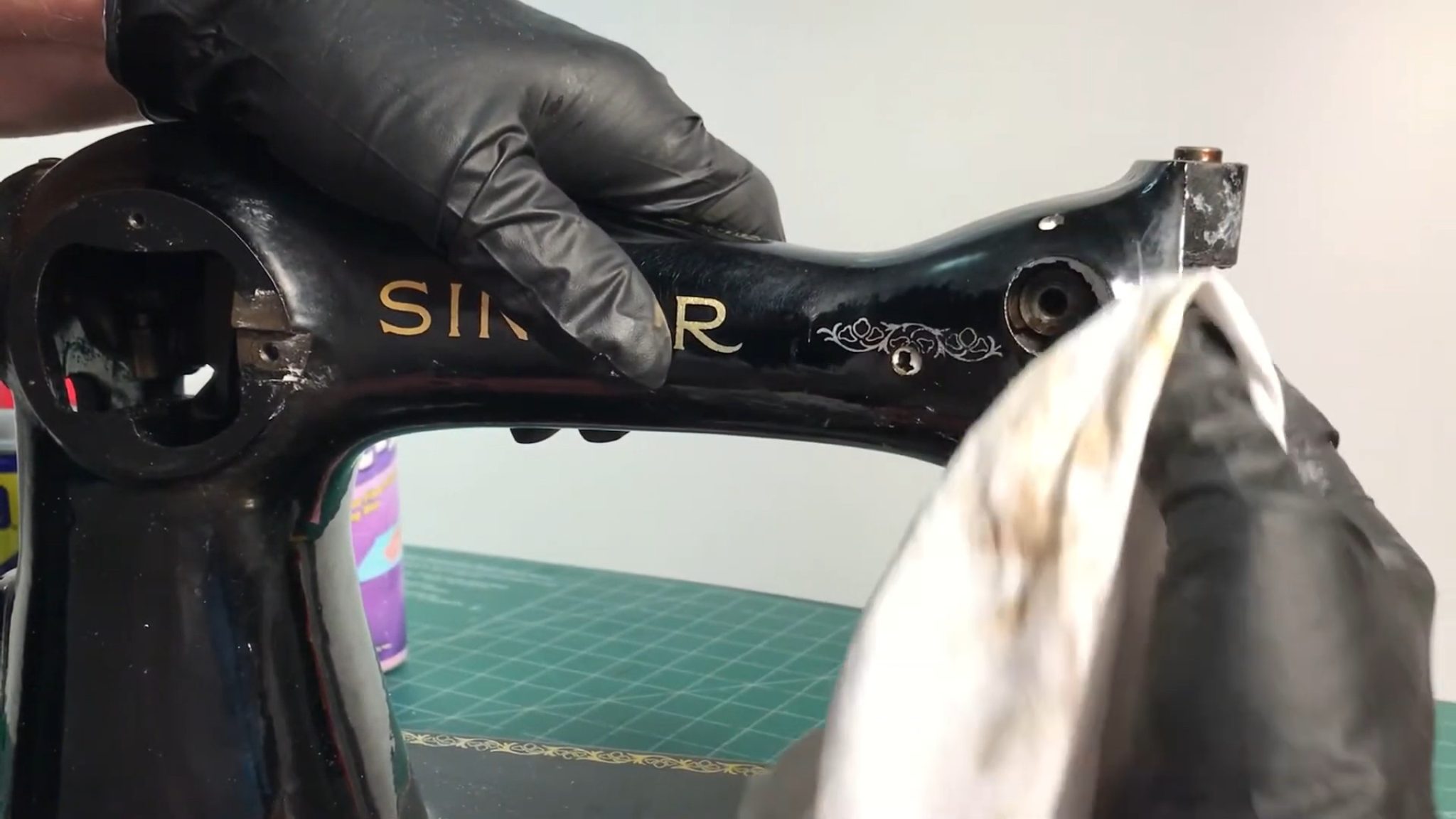 Singer sewing machine hand wheel jammed Easy solutions